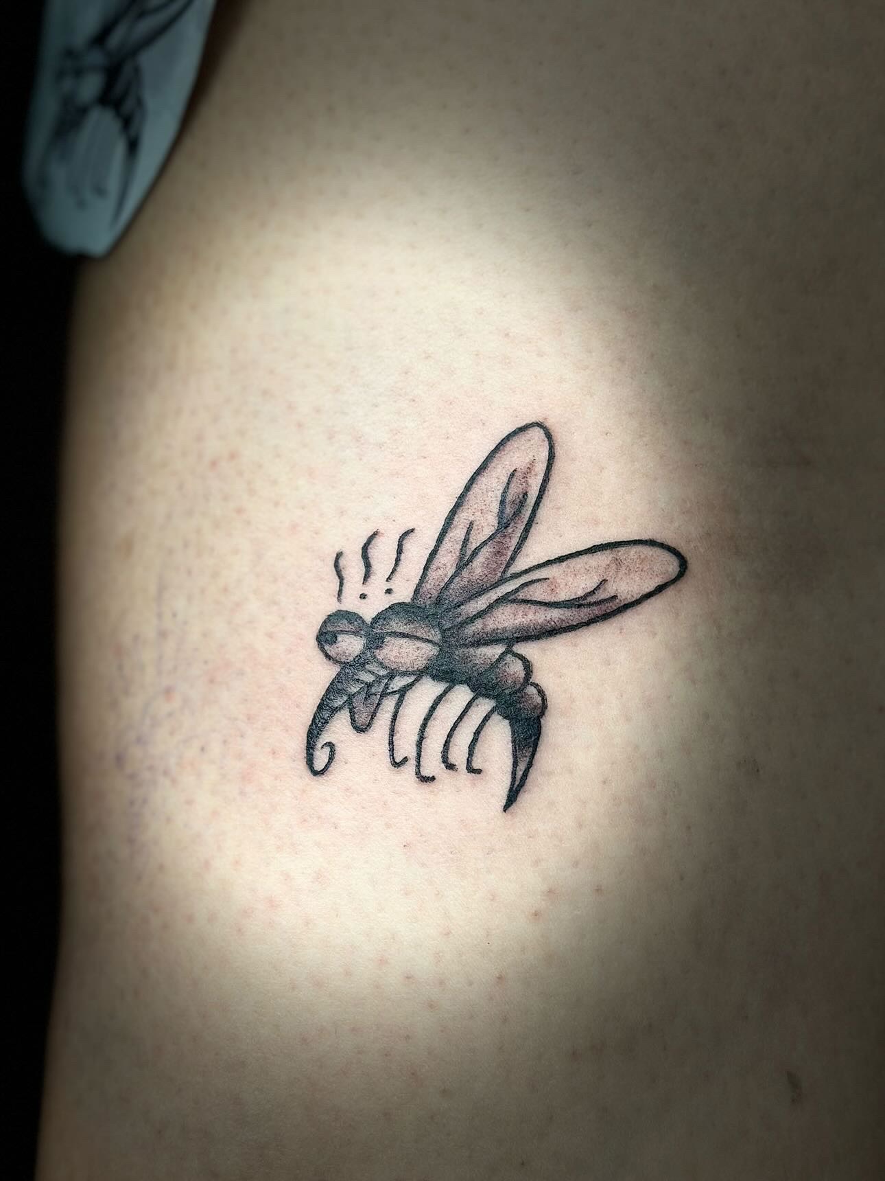 Dark illustrative bee tattoo